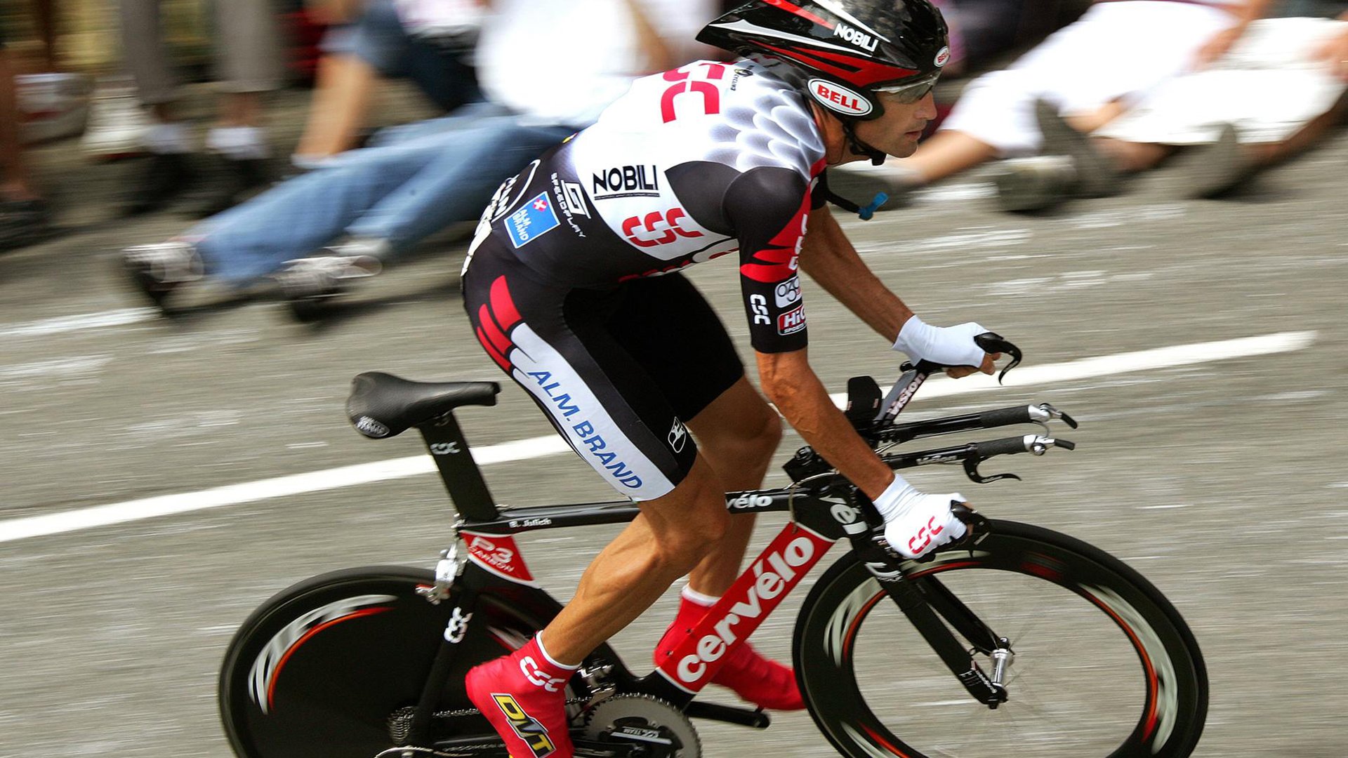 _极光徒步探险：在北极光下奔跑_，到北极看极光旅游团